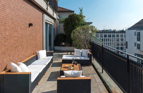 Milan Centre Apartment | Sweett | Duomo View II