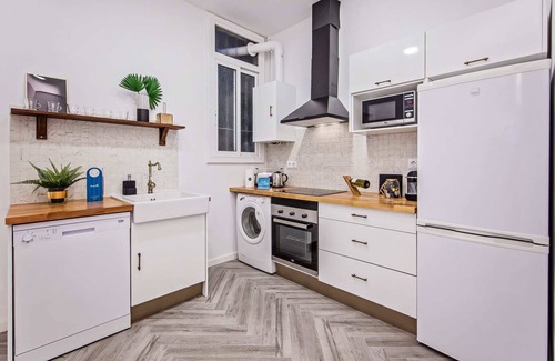 Esquerra de l'Eixample Apartment | Sweett | Urgell - Three Bedroom Apartment, Sleeps 8