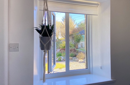 Lower Trengale Cottage | SWIFT COTTAGE, family friendly, with a garden in East Taphouse