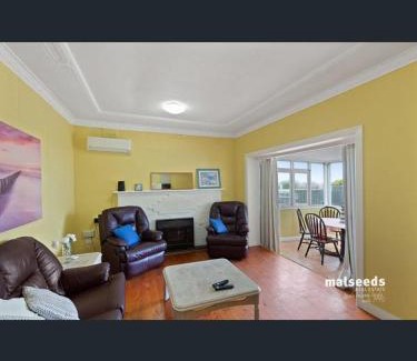 MacDonnell House | Swim at your front door