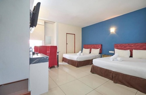 The Strand Hotel | Swing and Pillows at PJ KD