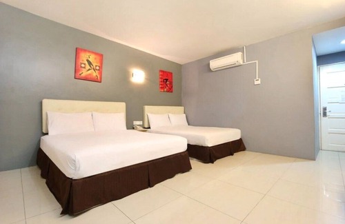 The Strand Hotel | Swing and Pillows at PJ KD