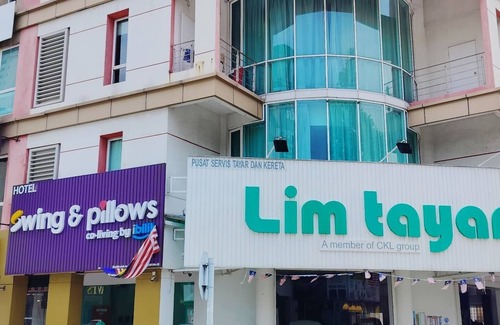 The Strand Hotel | Swing and Pillows at PJ KD