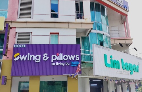 The Strand Hotel | Swing and Pillows at PJ KD