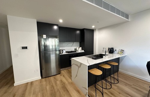 Rockdale Apartment | Sydney"Modern 2-Bedroom Apartment near Airport & Beach – Rockdale train NSW