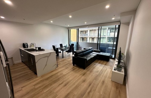 Rockdale Apartment | Sydney"Modern 2-Bedroom Apartment near Airport & Beach – Rockdale train NSW