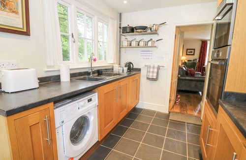 Beddgelert Cottage | SYGUN VIEW, pet friendly, with open fire in Beddgelert