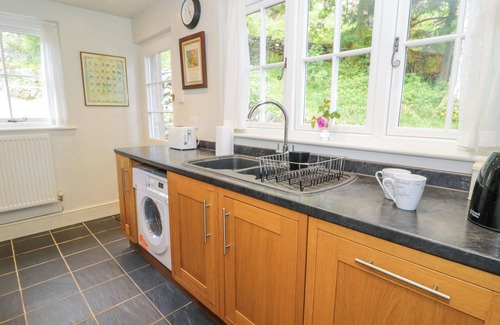 Beddgelert Cottage | SYGUN VIEW, pet friendly, with open fire in Beddgelert