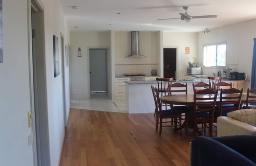 Golden Beach House | Symuya holiday house