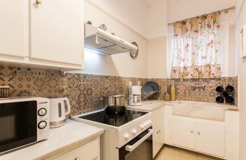 Plaka House | Syntagma private sweet safe double rooms with shared bathroom
