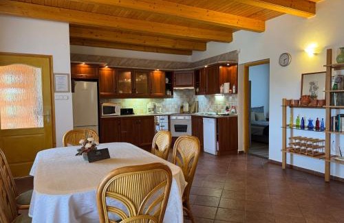 Szolosgyorok Apartment | Szőlősgyörök Kun Apartment with 3 bedrooms on 92 in