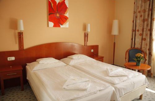 Zuglo Hotel | Szőnyi Garden Hotel Pest