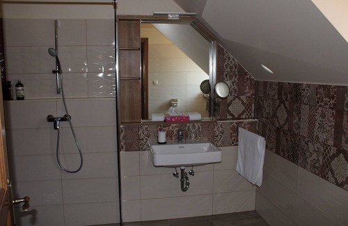 Viszak House | Tündérkert Panzió Őrség