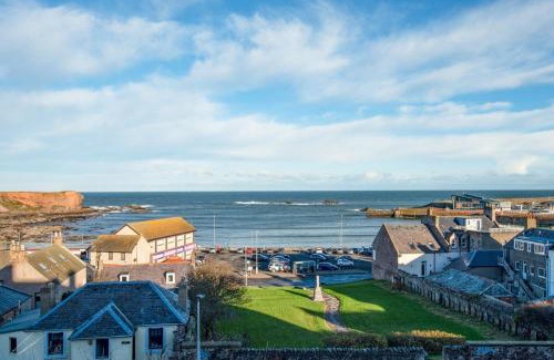 Eyemouth House | T&J House in Eyemouth: Cozy Coastal Retreat