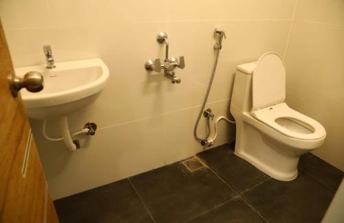 Parthasarathy Puram Apartment | T Nagar 1BHK Studio Shopping Cntrl - G3 Tulsi