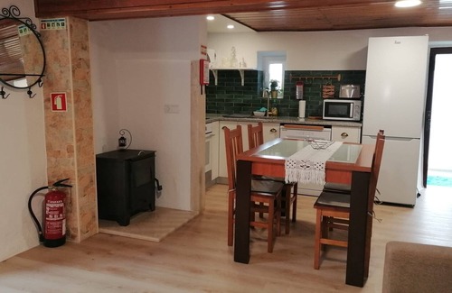 Casal do Pardo Cottage | T2 4 km from the beach, with pool and garden