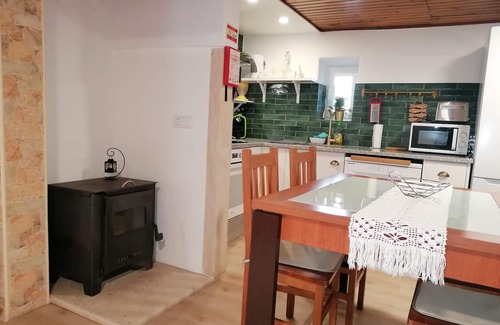 Casal do Pardo Cottage | T2 4 km from the beach, with pool and garden