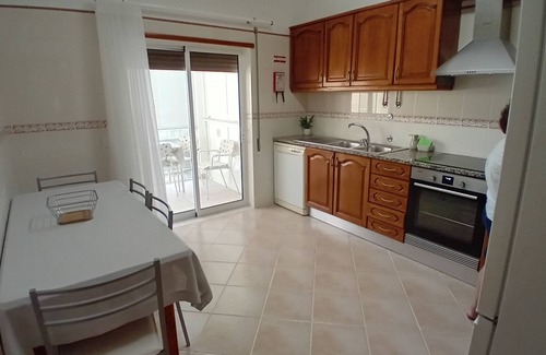 Pera Apartment | T2 Em Zona Muito Tranquila