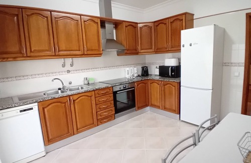 Pera Apartment | T2 Em Zona Muito Tranquila