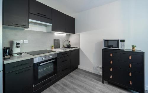 Antigone Apartment | T5 Confort & Style - a deux pas de la piscine Olympique, gare et commerces