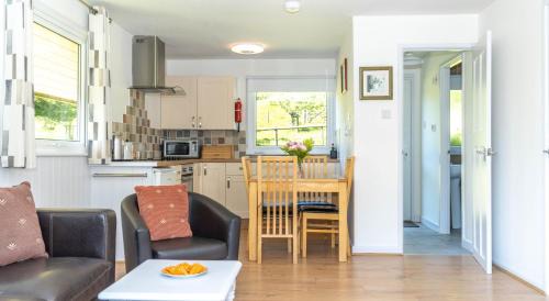 Fivelanes Ski Chalet | Ta Mill Cottages & Lodges - Meadowview Chalet 4