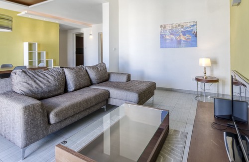 Ta' Xbiex Apartment | Ta Xbiex Suite-Hosted by Sweetstay