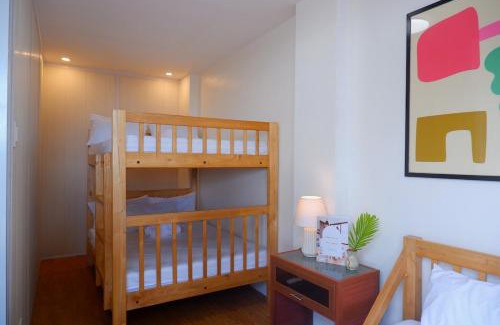 Mendez Crossing West Apartment | TAAL-VIEW 2BR in Tagaytay for 8 pax with Free Parking