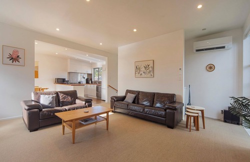 Tahunanui House | Tahuna Beach Oasis - Home in the heart of Tahunanui Beach recreational paradise