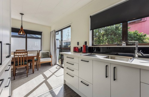 Tahunanui House | Tahunanui Shoreside - Nelson Holiday Home
