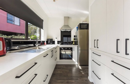 Tahunanui House | Tahunanui Shoreside - Nelson Holiday Home