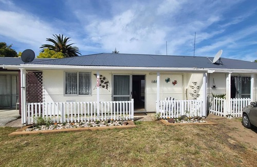 Taipa Apartment | Taipa Tides -Cosy two bedroom apartment 2 minutes walk to beautiful Taipa beach