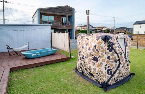Takahagi Villa | Takahagi Base海まで30秒ペットOK寝室3部屋テントサウナ有り