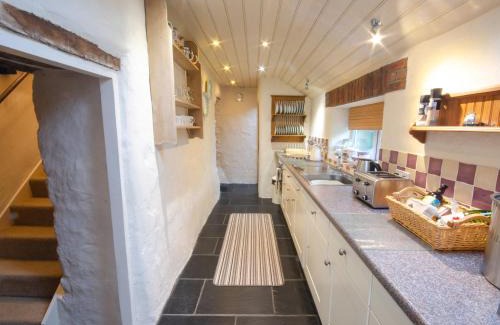 Trefasser House | Tal y Gaer Cottage Fishguard