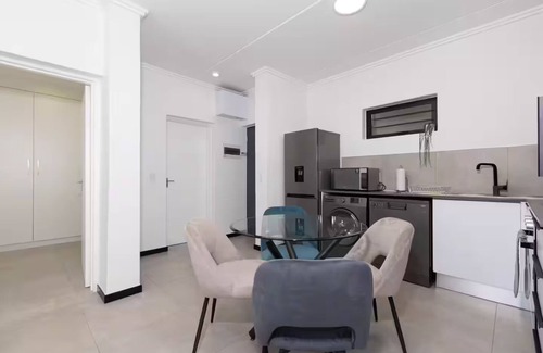 Greater Johannesburg Metropolitan Area Condo | Tali La in - 2Bed - 2Bath Fourways-Sandtonnn