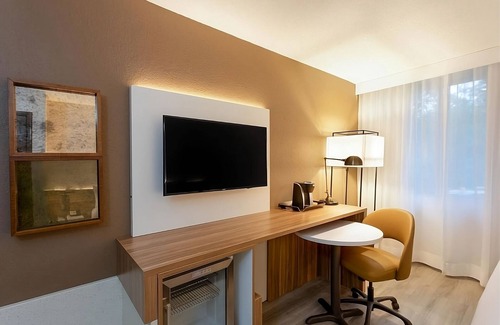 Tallahassee House | Tallahassee Vacay! 2 Relaxing Stays! Enjoy On-site Pool! Free Parking!