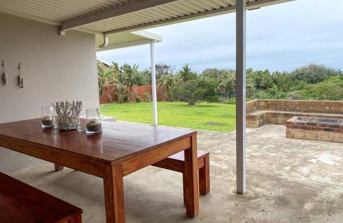 Port Edward House | Tamassa Holiday Home on the Beach, in Port Edward