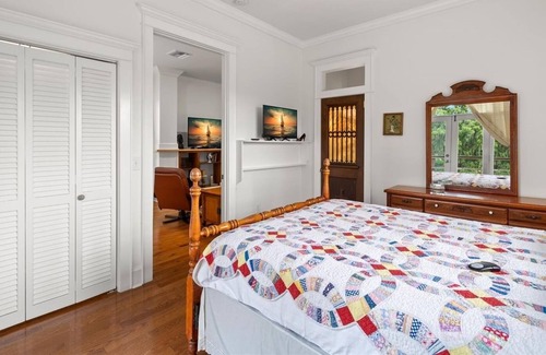 Seffner House | Tampa Bay Peaceful Farmhouse, Minutes from fair grounds, zoo and much more.