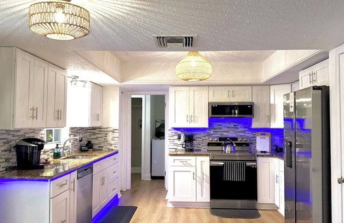 Greater Northdale House | Tampa Luxury 5BR Estate with Pool + Golf Views