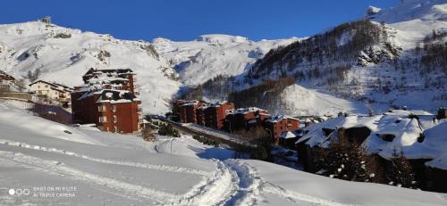 Cervinia Apartment | TANA DELLA MARMOTTA - renovated, ski in ski out, turkish bath, garage, storage