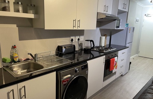 Claremont Apartment | Tana’s Crib Modern Secure 1 bed apartment