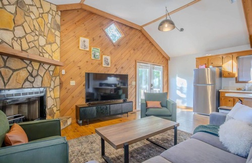 Blairsville Cabin | "Tanager": Romantic Cabin, Porch, Mountain View