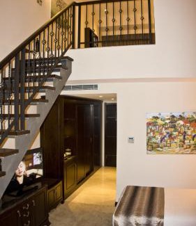 Roman Ridge Hotel | Tang Palace Hotel