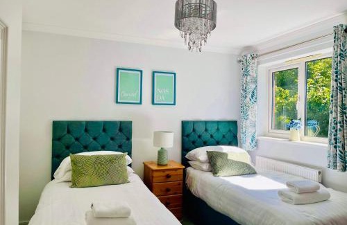 Abergavenny House | Tanglewood house Abergavenny with private parking