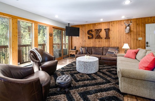 Peak 9 Condo | Tannenbaum by the River Condo: Walk To Town, Slopes!