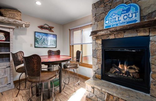 Peak 9 Condo | Tannenbaum by the River Condo: Walk To Town, Slopes!