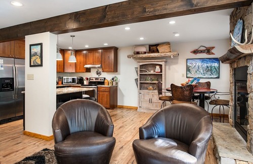 Peak 9 Condo | Tannenbaum by the River Condo: Walk To Town, Slopes!