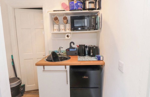 Bryngwran Cottage | TANYFRON HOLIDAY STUDIO, romantic, with open fire in Gwalchmai