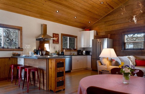 Tarpley House | Tarpley Guesthouse/Hill Country/Private Pool