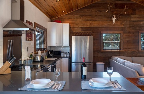 Tarpley House | Tarpley Guesthouse/Hill Country/Private Pool