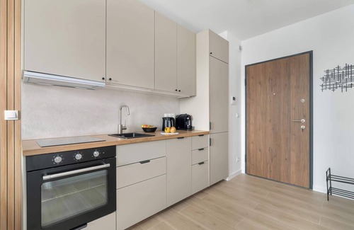 Stare Miasto District Apartment | Tasteful Apartment with Parking and Gym by Noclegi Renters